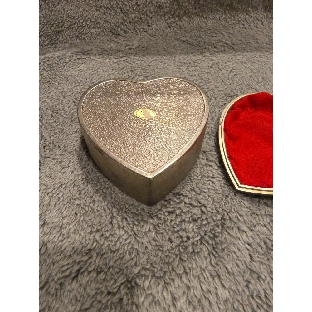 Silver Plated Heart Shaped Jewelry Teinket‎ Box With Red Lining Made In China